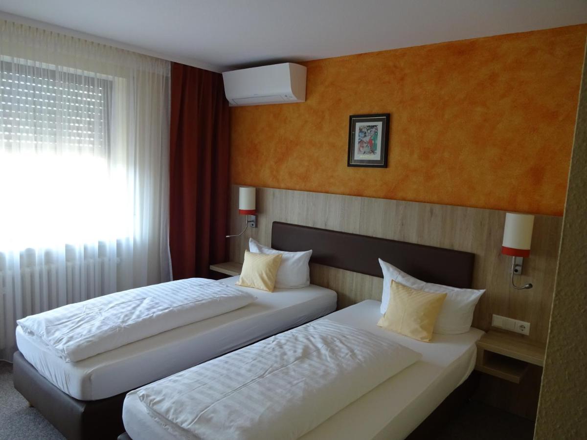 Gasthof Hotel Zum Ross เวิร์ทไฮม์ ภายนอก รูปภาพ