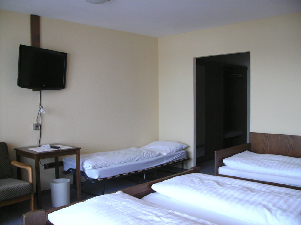 Gasthof Hotel Zum Ross เวิร์ทไฮม์ ภายนอก รูปภาพ