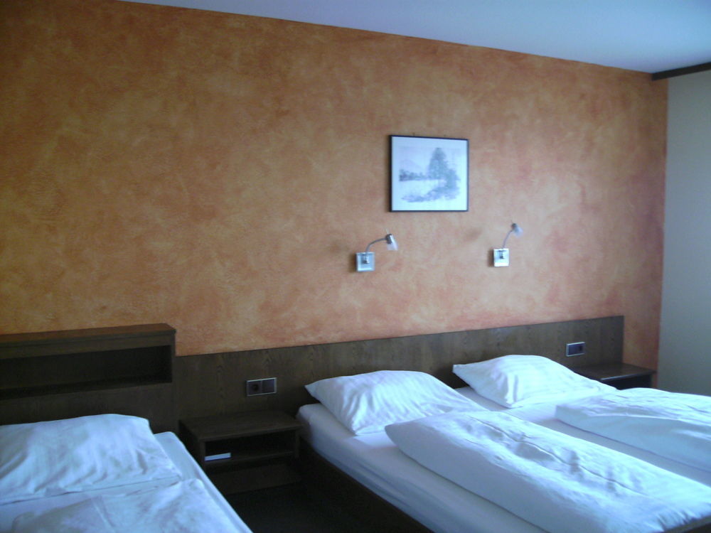 Gasthof Hotel Zum Ross เวิร์ทไฮม์ ภายนอก รูปภาพ