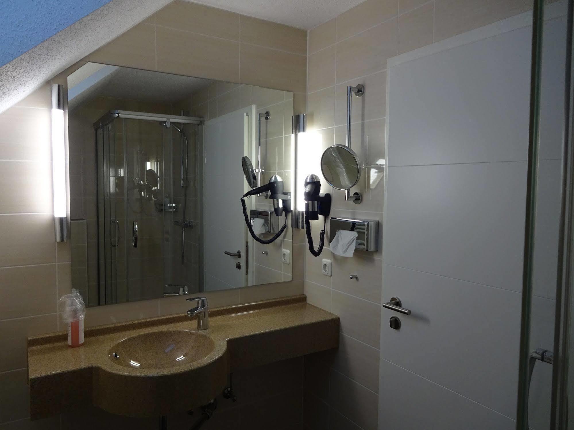 Gasthof Hotel Zum Ross เวิร์ทไฮม์ ภายนอก รูปภาพ