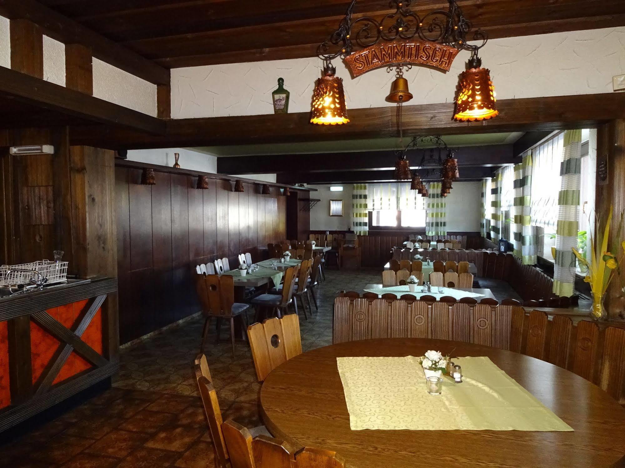 Gasthof Hotel Zum Ross เวิร์ทไฮม์ ภายนอก รูปภาพ
