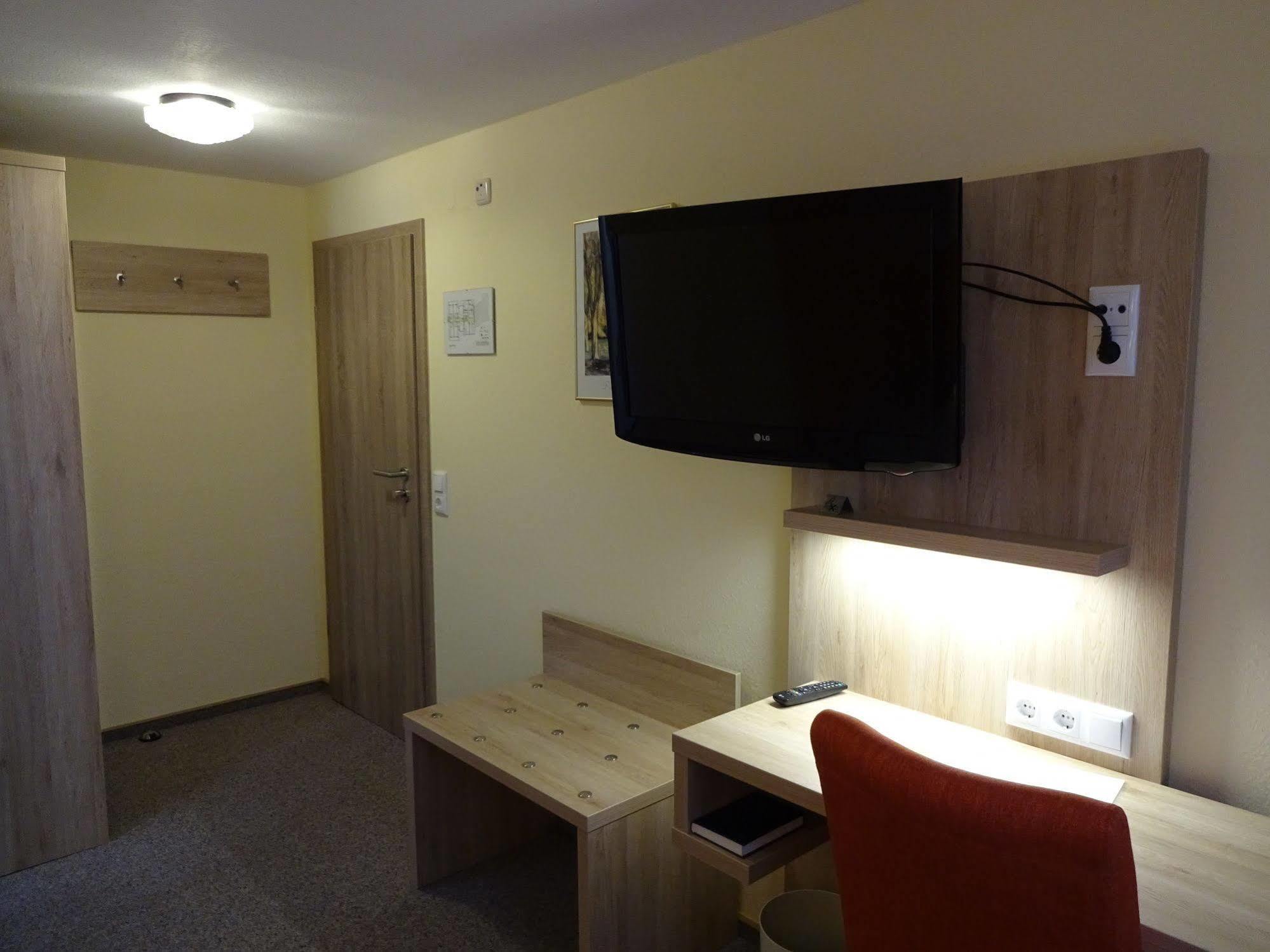 Gasthof Hotel Zum Ross เวิร์ทไฮม์ ภายนอก รูปภาพ