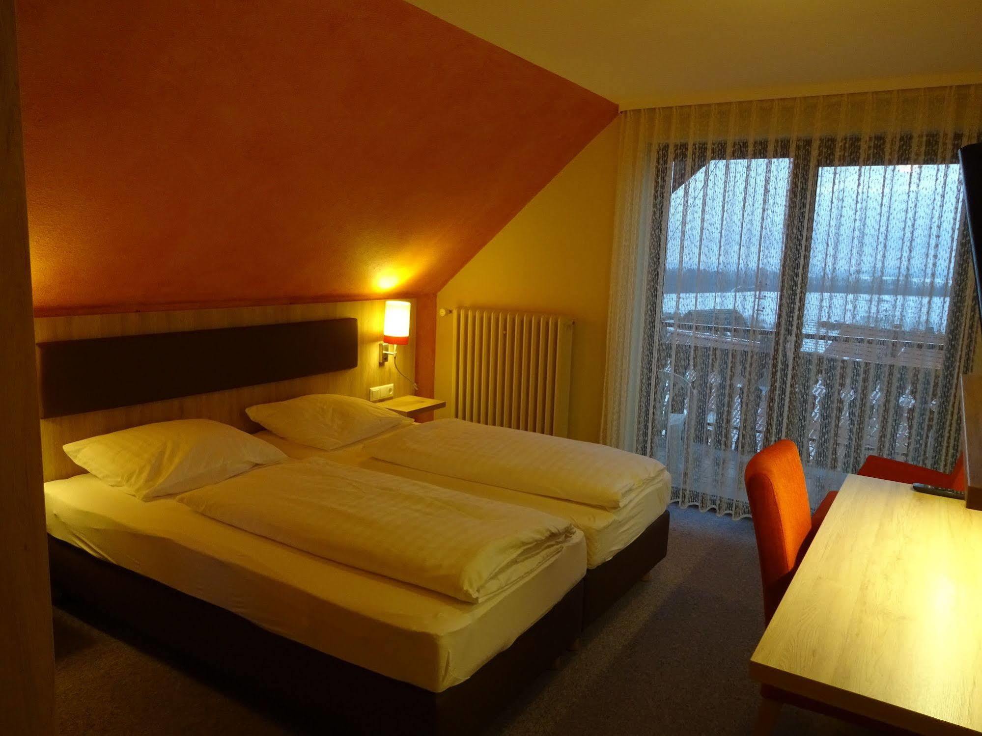 Gasthof Hotel Zum Ross เวิร์ทไฮม์ ภายนอก รูปภาพ