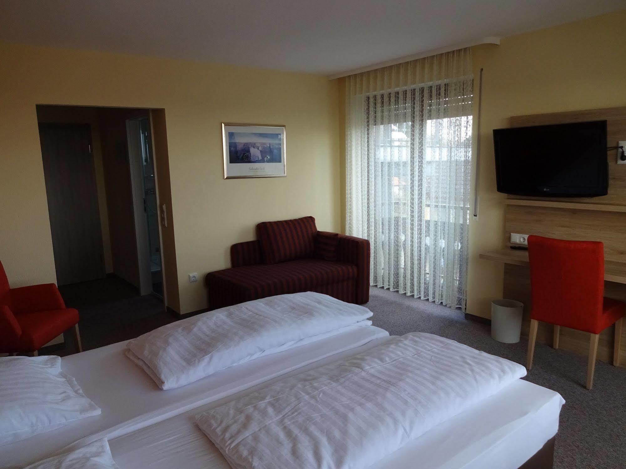 Gasthof Hotel Zum Ross เวิร์ทไฮม์ ภายนอก รูปภาพ