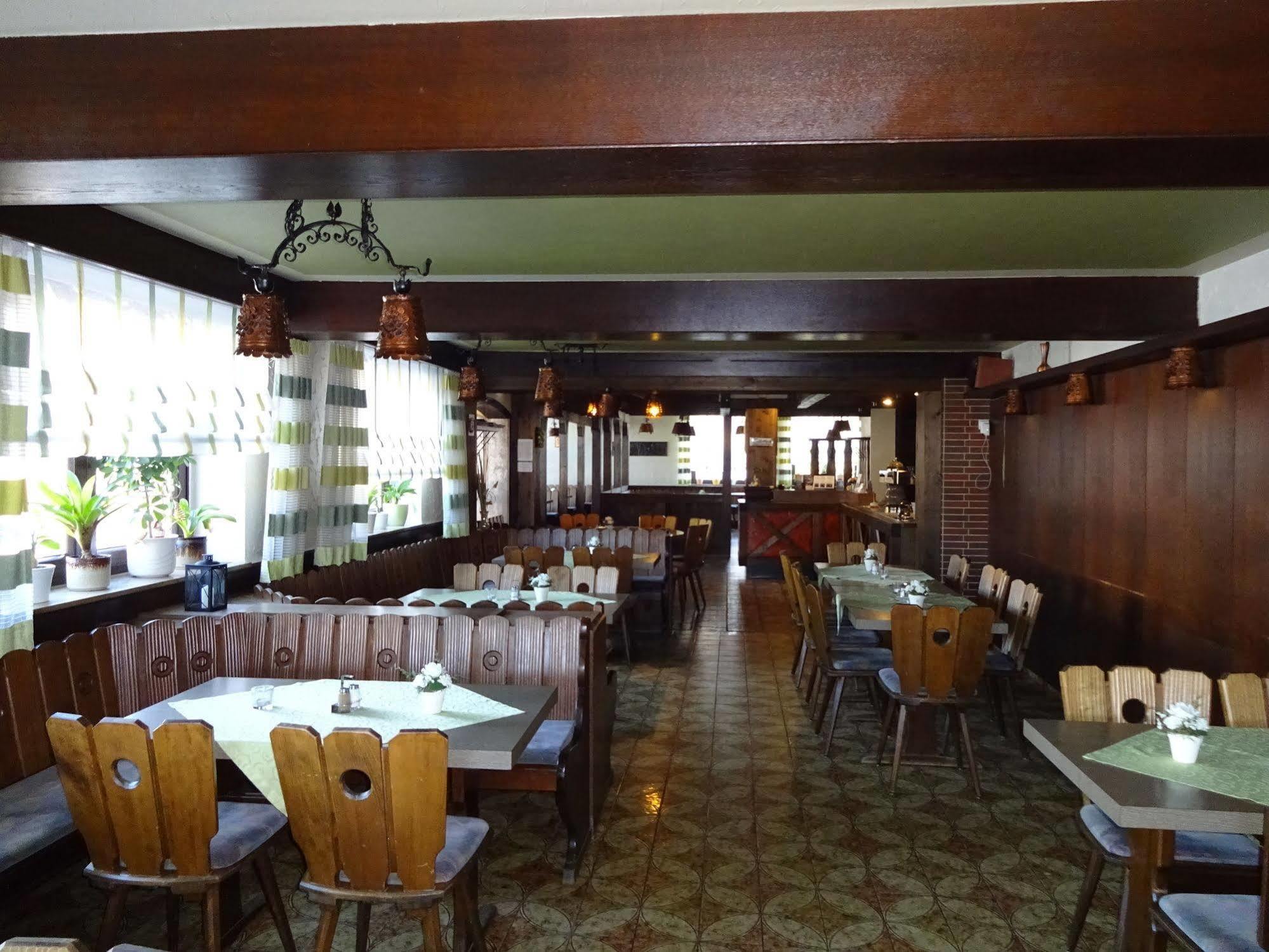 Gasthof Hotel Zum Ross เวิร์ทไฮม์ ภายนอก รูปภาพ